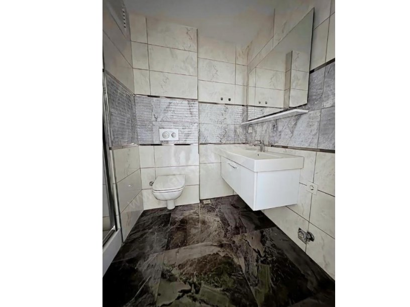 İSTANBUL KADIKÖY GÖSTEPEDE 3+1 NET 93M2 SATILIK