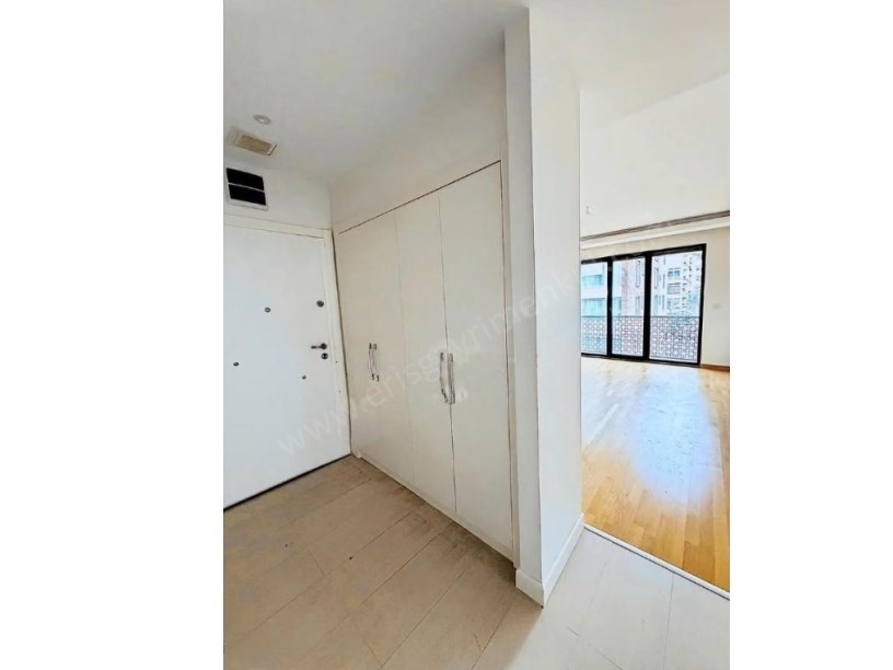 İSTANBUL KADIKÖY GÖSTEPEDE 3+1 NET 93M2 SATILIK