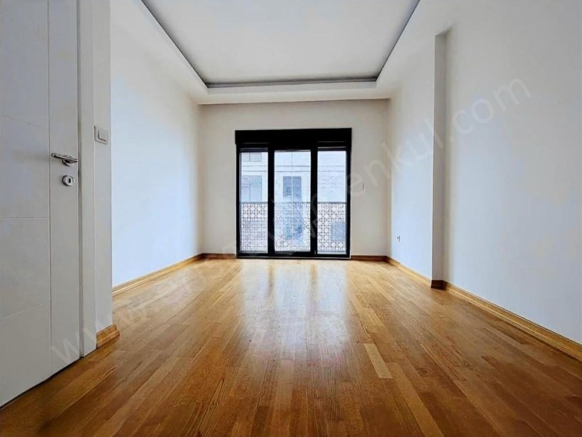 İSTANBUL KADIKÖY GÖSTEPEDE 3+1 NET 93M2 SATILIK