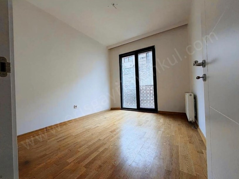 İSTANBUL KADIKÖY GÖSTEPEDE 3+1 NET 93M2 SATILIK