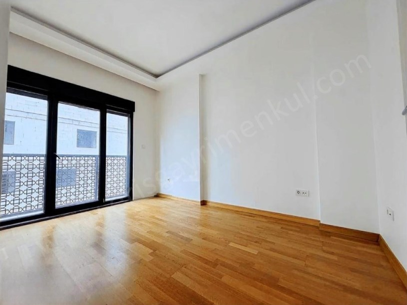 İSTANBUL KADIKÖY GÖSTEPEDE 3+1 NET 93M2 SATILIK