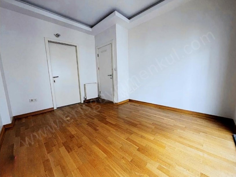 İSTANBUL KADIKÖY GÖSTEPEDE 3+1 NET 93M2 SATILIK