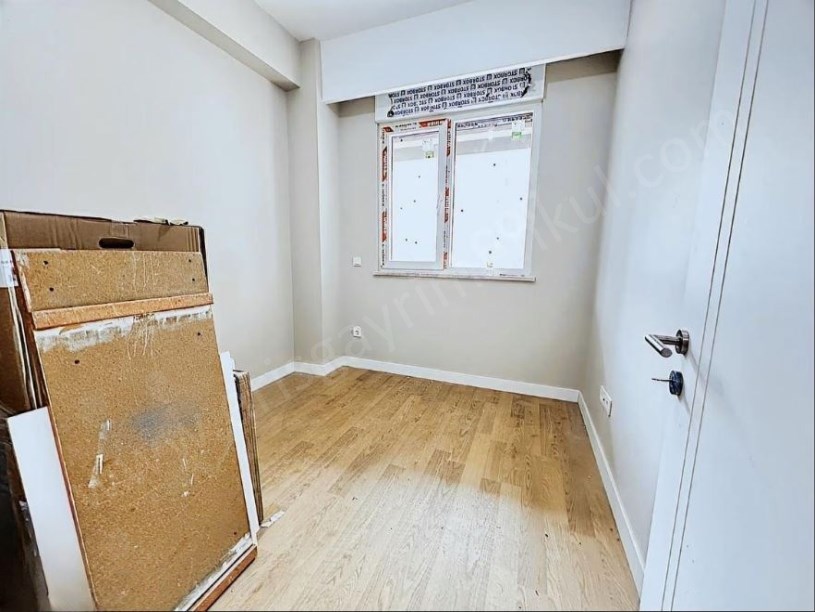 KOZYATAĞI SIFIR BİNADA GİRİŞ SATILIK YERDEN ISITMA 2+1 DAİRE