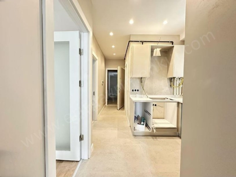 KOZYATAĞI SIFIR BİNADA GİRİŞ SATILIK YERDEN ISITMA 2+1 DAİRE