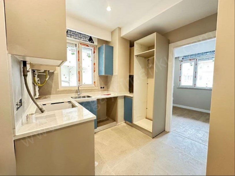 KOZYATAĞI SIFIR BİNADA GİRİŞ SATILIK YERDEN ISITMA 2+1 DAİRE