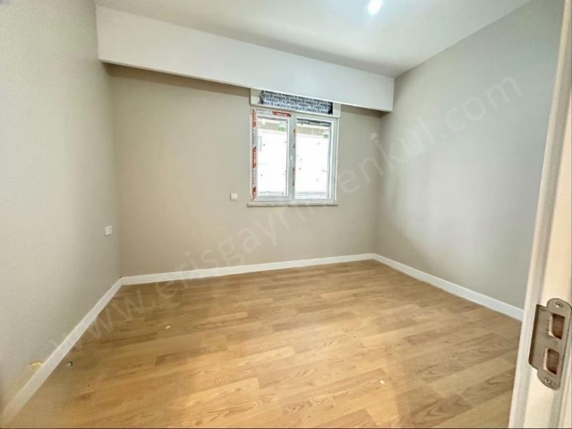 KOZYATAĞI SIFIR BİNADA GİRİŞ SATILIK YERDEN ISITMA 2+1 DAİRE