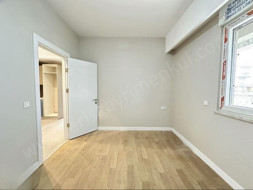 KOZYATAĞI SIFIR BİNADA GİRİŞ SATILIK YERDEN ISITMA 2+1 DAİRE