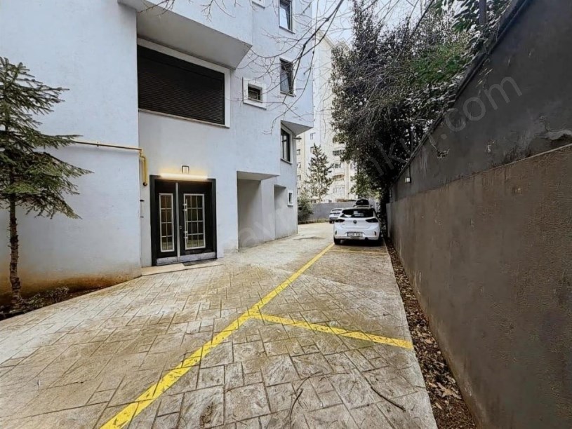 İSTANBUL KADIKÖY KOZYATAĞI ŞENESENEVLERDE HARİKA KONUMDA 2+1 SATILIK DAİRE