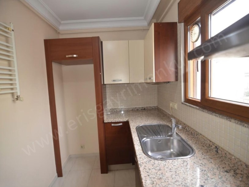 İSTANBUL KADIKÖY Ethem Efendide 5. Kat 2+1 Kombili, Boş Daire