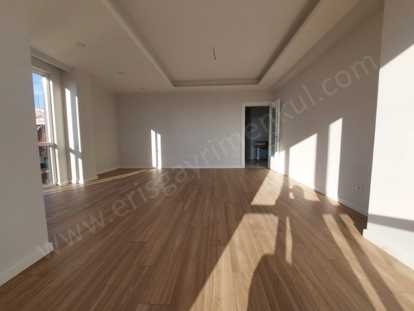 Kozzy Avm Yakını Büyük Balkonlu, Ebeveyn Banyolu, 140 m² Net 4+1 Kadıköy İstanbul