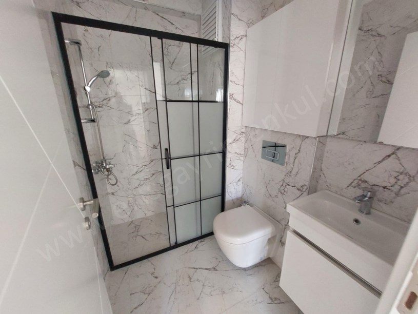 Kozzy Avm Yakını Büyük Balkonlu, Ebeveyn Banyolu, 140 m² Net 4+1 Kadıköy İstanbul