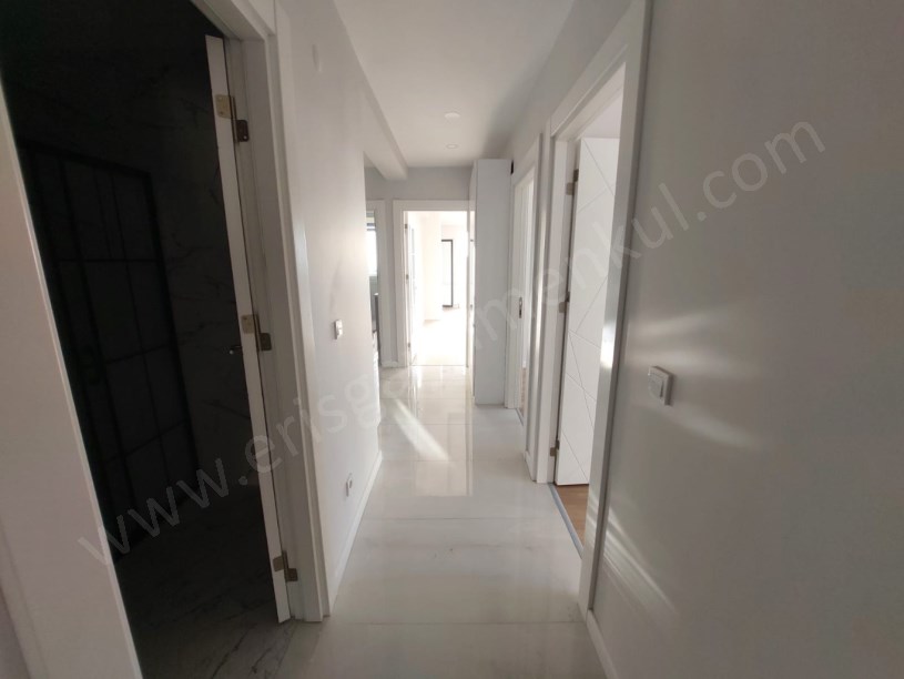 Kozzy Avm Yakını Büyük Balkonlu, Ebeveyn Banyolu, 140 m² Net 4+1 Kadıköy İstanbul