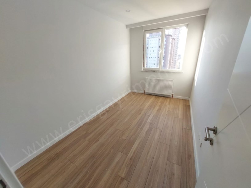 Kozzy Avm Yakını Büyük Balkonlu, Ebeveyn Banyolu, 140 m² Net 4+1 Kadıköy İstanbul