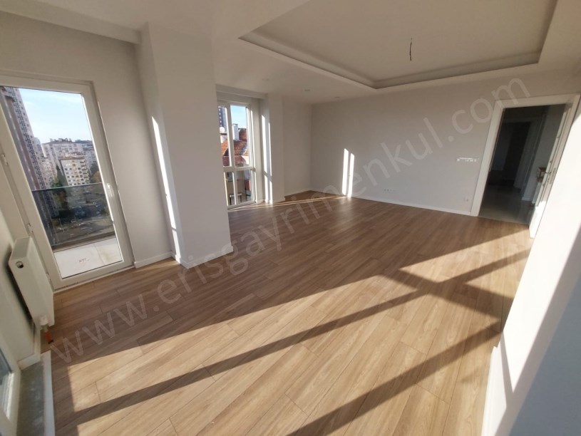 Kozzy Avm Yakını Büyük Balkonlu, Ebeveyn Banyolu, 140 m² Net 4+1 Kadıköy İstanbul