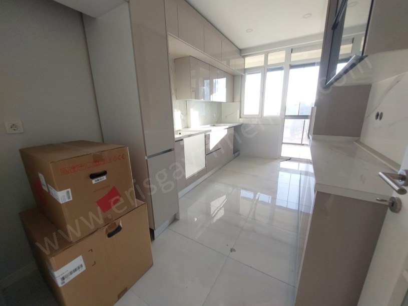 Kozzy Avm Yakını Büyük Balkonlu, Ebeveyn Banyolu, 140 m² Net 4+1 Kadıköy İstanbul