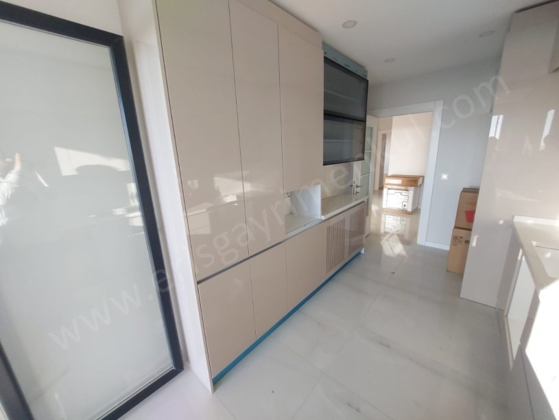 Kozzy Avm Yakını Büyük Balkonlu, Ebeveyn Banyolu, 140 m² Net 4+1 Kadıköy İstanbul