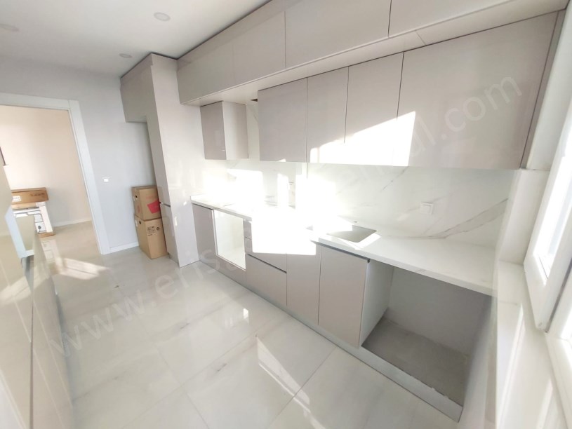 Kozzy Avm Yakını Büyük Balkonlu, Ebeveyn Banyolu, 140 m² Net 4+1 Kadıköy İstanbul