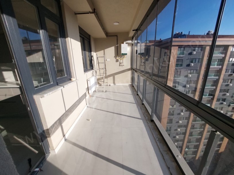 Kozzy Avm Yakını Büyük Balkonlu, Ebeveyn Banyolu, 140 m² Net 4+1 Kadıköy İstanbul