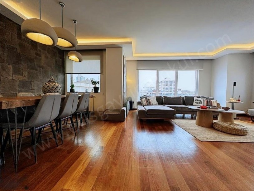 İSTANBUL KADIKÖY CADDEBOSTAN  ÖMERPAŞADA 230M2 TERASLI İSKANLI LÜX