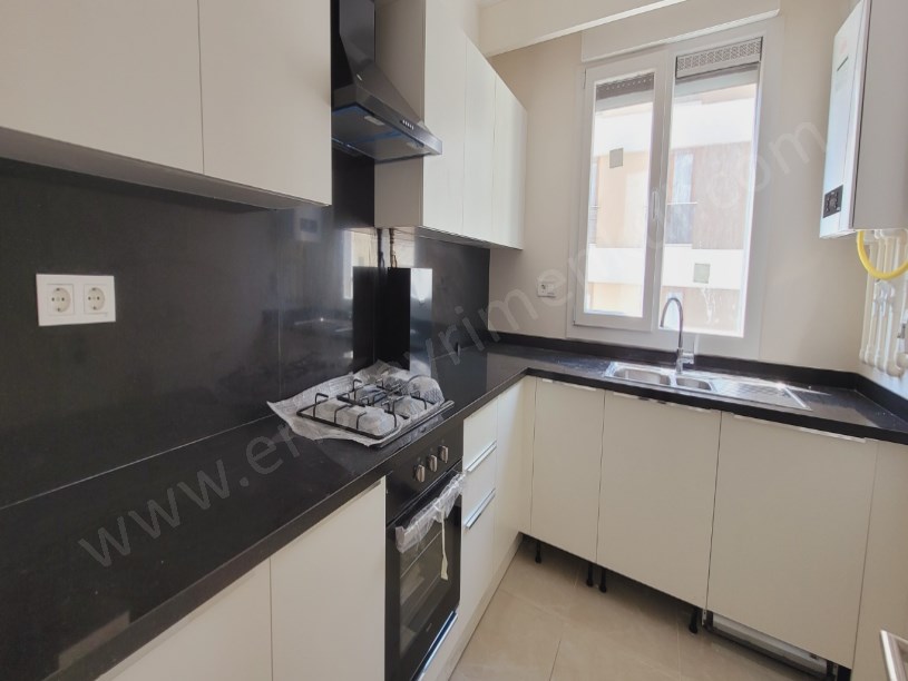 KOZYATAĞI 3 YAŞ 3+1 KİRA SENELİK İSTENMEKTE 70,000 TL AYLIK KABUL EDİLMİYOR