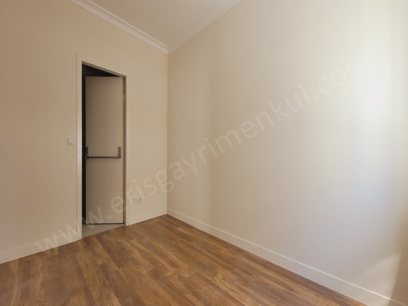 KOZYATAĞI 3 YAŞ 3+1 KİRA SENELİK İSTENMEKTE 70,000 TL AYLIK KABUL EDİLMİYOR