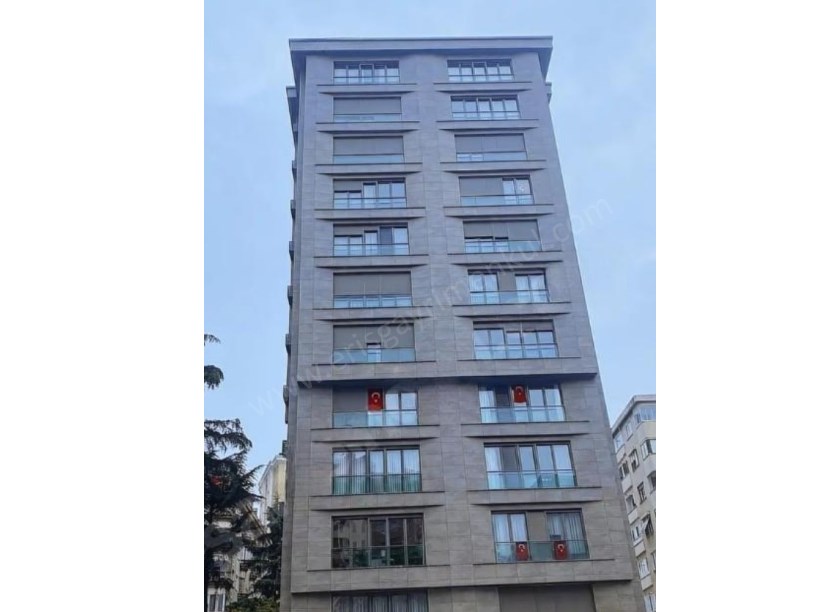 İSTANBUL KADIKÖY SUADDİYE MİNİBÜS CADDESİ ÜSTÜNDE METROYA 50 METRE ÇİFT BALKONLU