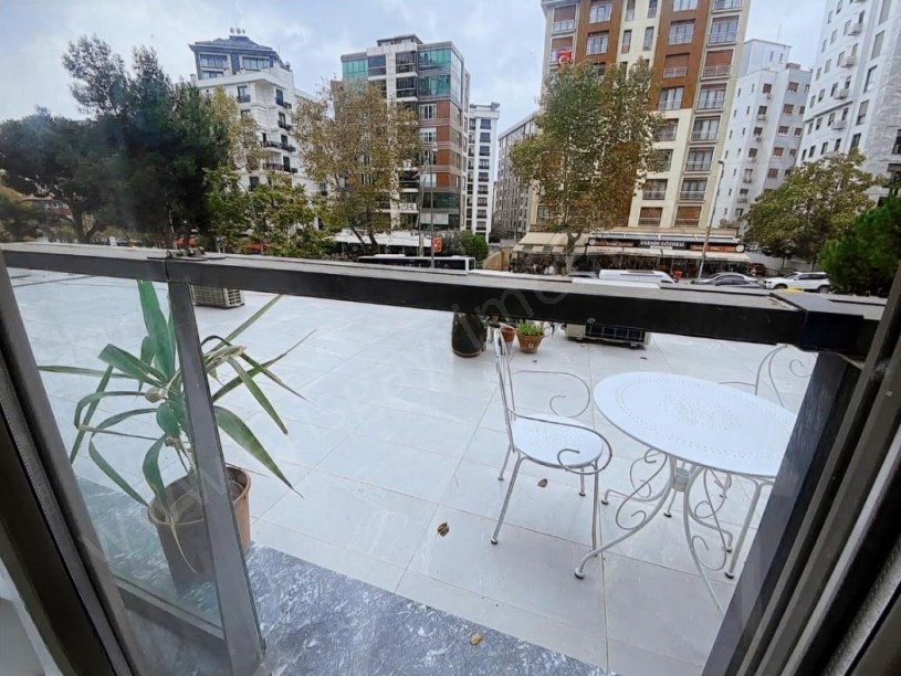 İSTANBUL KADIKÖY SUADDİYE MİNİBÜS CADDESİ ÜSTÜNDE METROYA 50 METRE ÇİFT BALKONLU
