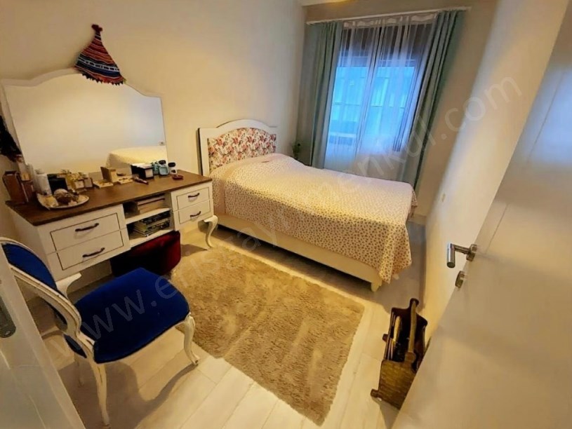 İSTANBUL KADIKÖY SUADDİYE MİNİBÜS CADDESİ ÜSTÜNDE METROYA 50 METRE ÇİFT BALKONLU