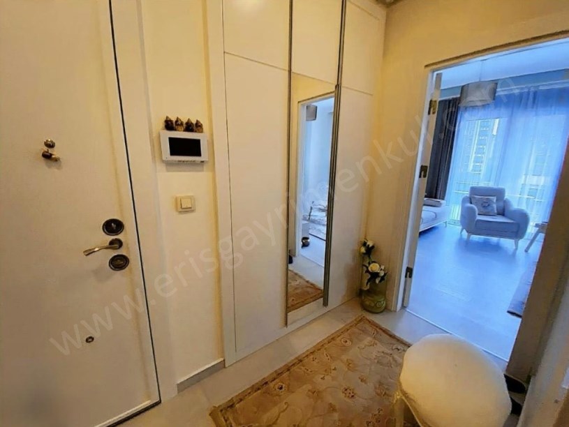 İSTANBUL KADIKÖY SUADDİYE MİNİBÜS CADDESİ ÜSTÜNDE METROYA 50 METRE ÇİFT BALKONLU