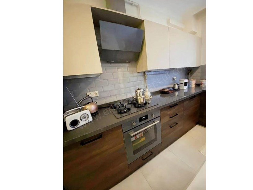 İSTANBUL KADIKÖY SUADDİYE MİNİBÜS CADDESİ ÜSTÜNDE METROYA 50 METRE ÇİFT BALKONLU