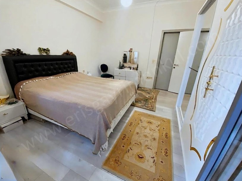 İSTANBUL KADIKÖY SUADDİYE MİNİBÜS CADDESİ ÜSTÜNDE METROYA 50 METRE ÇİFT BALKONLU