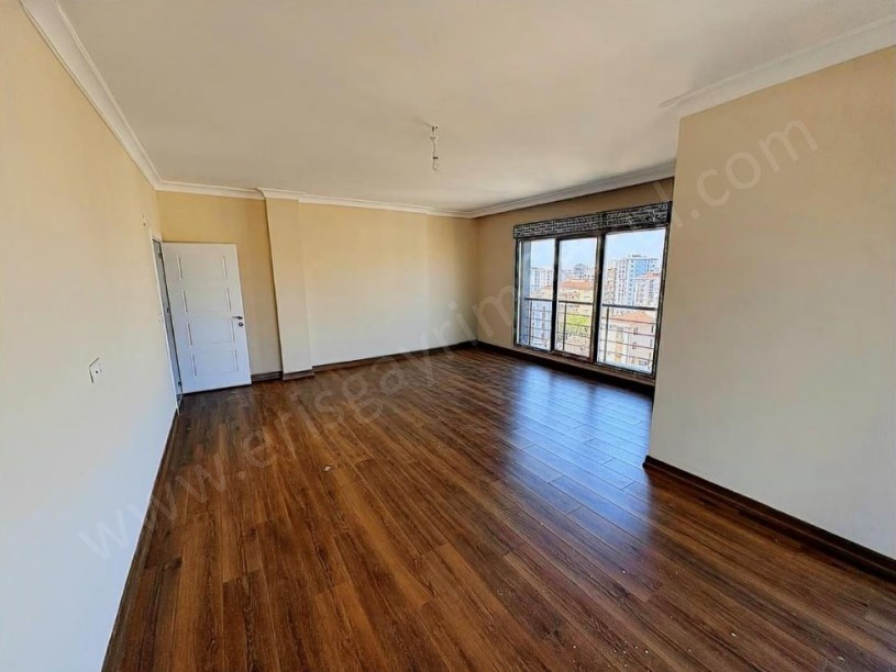 İSTANBUL KADIKÖY MARMARAYA 2 DK. GÖZTEPEDE 3+1 SATILIK