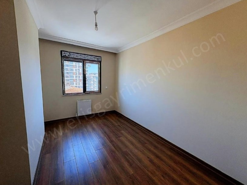 İSTANBUL KADIKÖY MARMARAYA 2 DK. GÖZTEPEDE 3+1 SATILIK