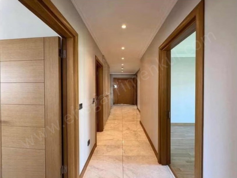 İSTANBUL KADIKÖY SUADİYE BAĞDATA 2 DK İSKANLI 150m2 LÜKS 3+1