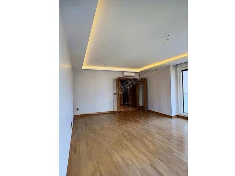 İSTANBUL KADIKÖY SUADİYE BAĞDATA 2 DK İSKANLI 150m2 LÜKS 3+1