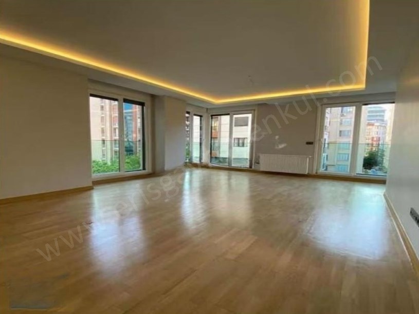 İSTANBUL KADIKÖY SUADİYE BAĞDATA 2 DK İSKANLI 150m2 LÜKS 3+1