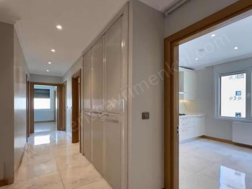 İSTANBUL KADIKÖY SUADİYE BAĞDATA 2 DK İSKANLI 150m2 LÜKS 3+1