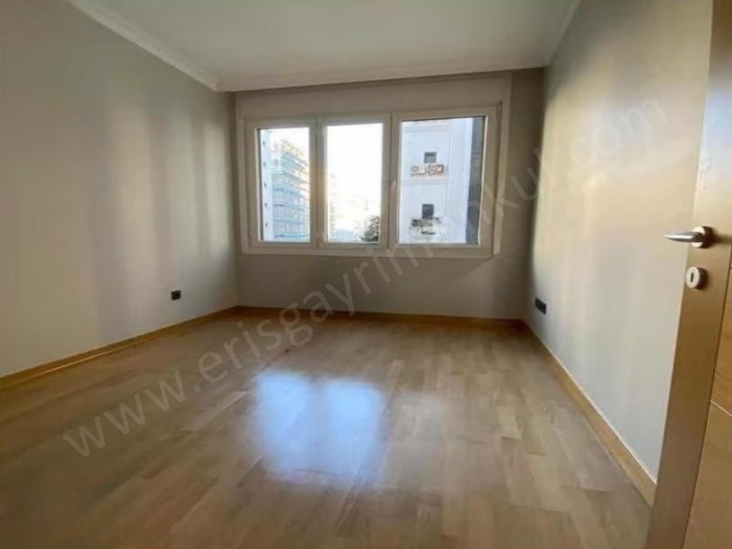 İSTANBUL KADIKÖY SUADİYE BAĞDATA 2 DK İSKANLI 150m2 LÜKS 3+1