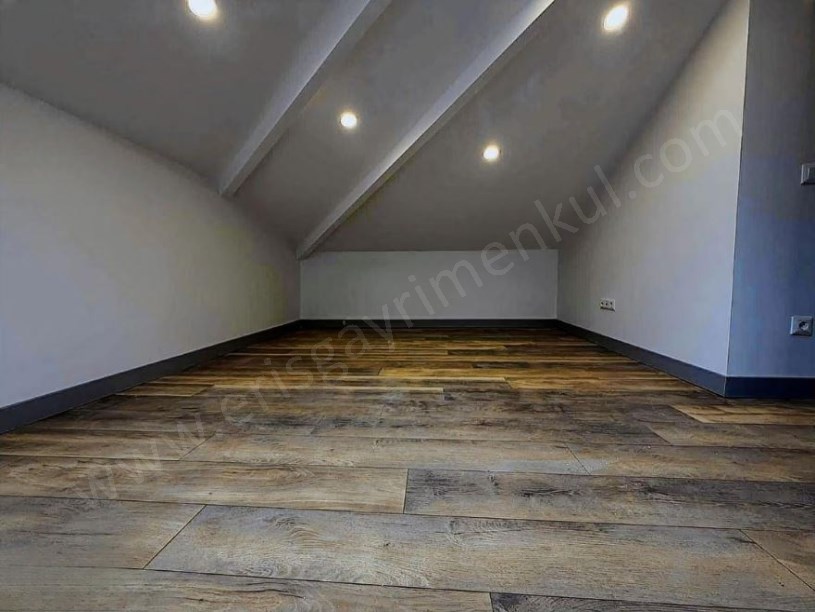 ŞENESENEVLER DE MİNİBÜS CAD YAKIN TERASLI 190 M2 KOMBİLİ 3+1 BOŞ DAİRE KADIKÖY İSTANBUL