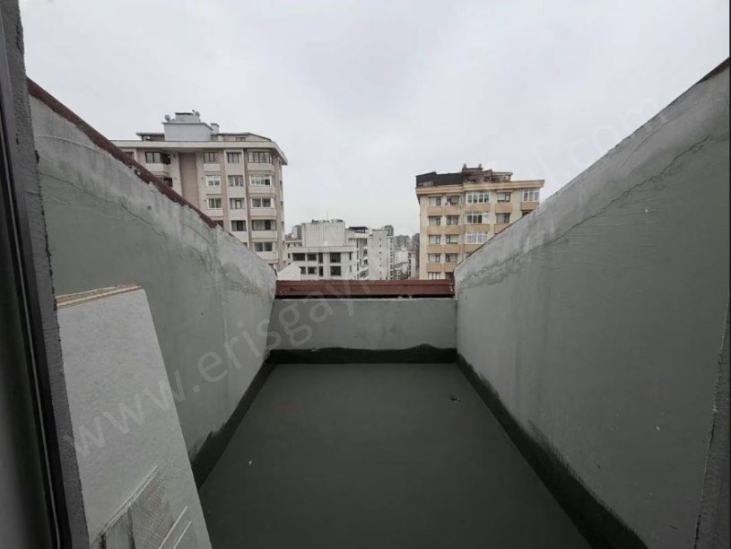 ŞENESENEVLER DE MİNİBÜS CAD YAKIN TERASLI 190 M2 KOMBİLİ 3+1 BOŞ DAİRE KADIKÖY İSTANBUL