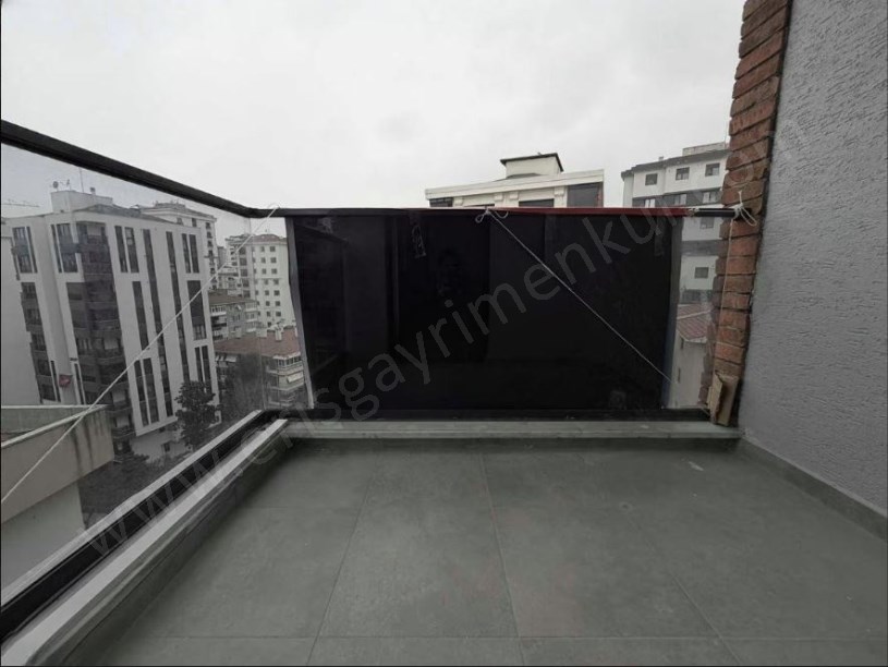 ŞENESENEVLER DE MİNİBÜS CAD YAKIN TERASLI 190 M2 KOMBİLİ 3+1 BOŞ DAİRE KADIKÖY İSTANBUL