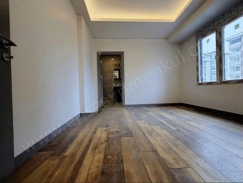 ŞENESENEVLER DE MİNİBÜS CAD YAKIN TERASLI 190 M2 KOMBİLİ 3+1 BOŞ DAİRE KADIKÖY İSTANBUL