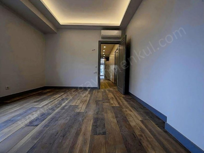 ŞENESENEVLER DE MİNİBÜS CAD YAKIN TERASLI 190 M2 KOMBİLİ 3+1 BOŞ DAİRE KADIKÖY İSTANBUL