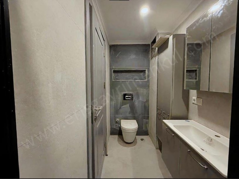 ŞENESENEVLER DE MİNİBÜS CAD YAKIN TERASLI 190 M2 KOMBİLİ 3+1 BOŞ DAİRE KADIKÖY İSTANBUL