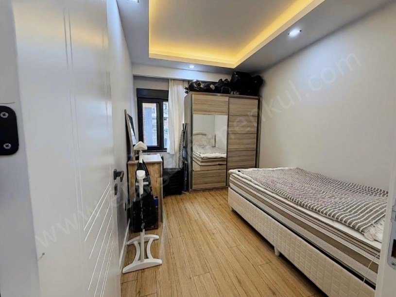 İSTANBUL KADIKÖY Kadıköy Kozyatağı Mah. Minibüs Caddesine Yakın Eşyalı Satılık