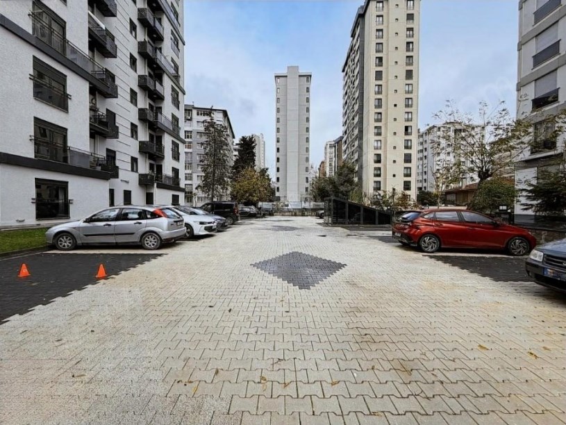 İSTANBUL KADIKÖY Kadıköy Kozyatağı Mah. Minibüs Caddesine Yakın Eşyalı Satılık