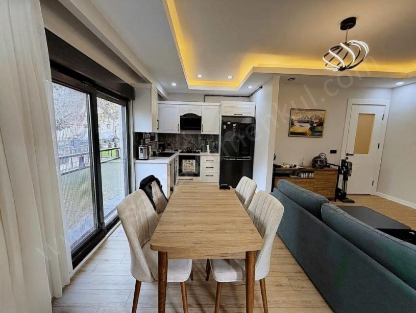 İSTANBUL KADIKÖY Kadıköy Kozyatağı Mah. Minibüs Caddesine Yakın Eşyalı Satılık