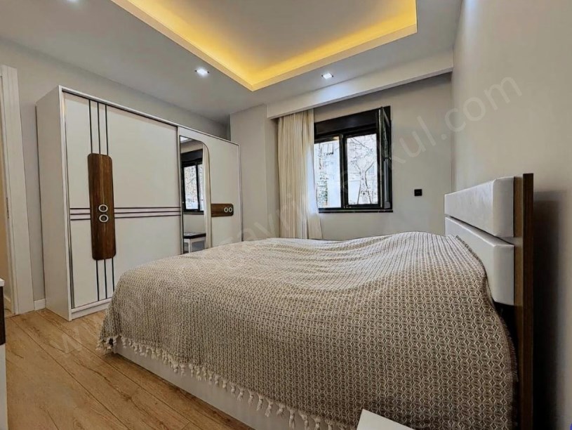 İSTANBUL KADIKÖY Kadıköy Kozyatağı Mah. Minibüs Caddesine Yakın Eşyalı Satılık