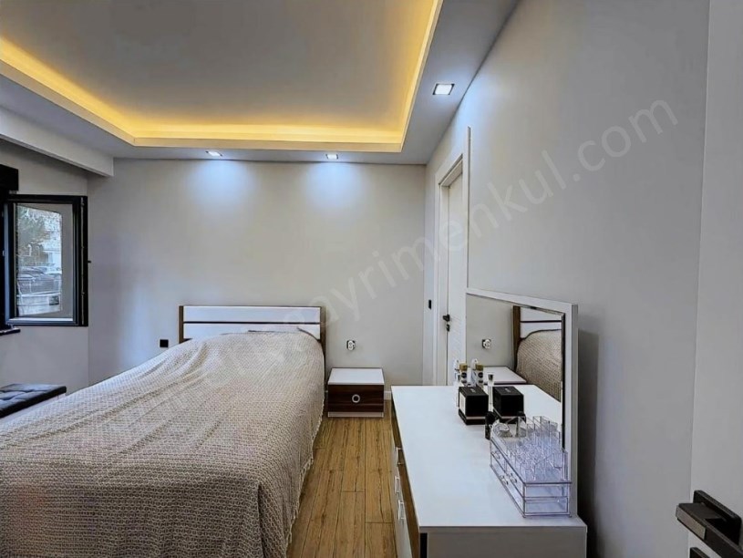 İSTANBUL KADIKÖY Kadıköy Kozyatağı Mah. Minibüs Caddesine Yakın Eşyalı Satılık