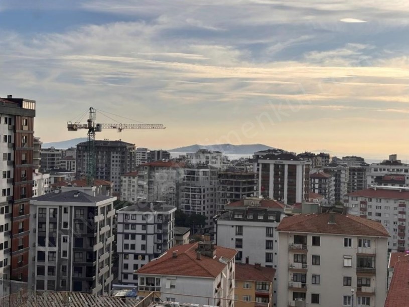 İSTANBUL KADIKÖY  DENİZ MANZARALI VATANDAŞLIĞA UYGUN SATILIK DAİRE